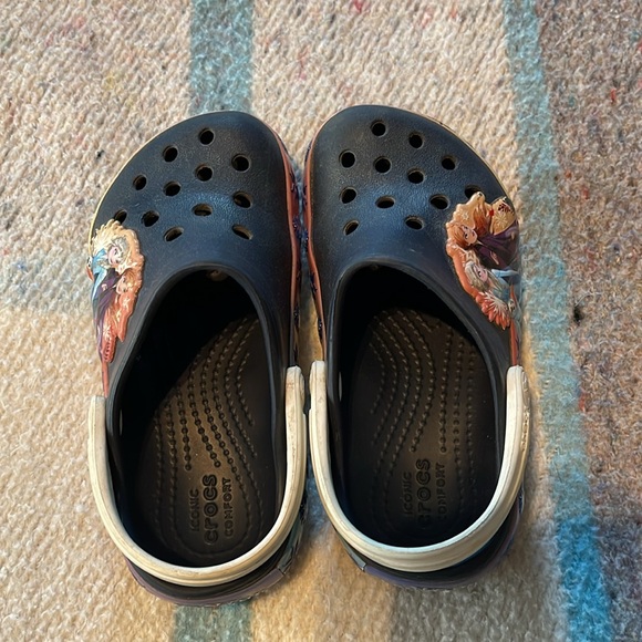 Frozen Crocs toddler size 9 - Picture 2 of 5
